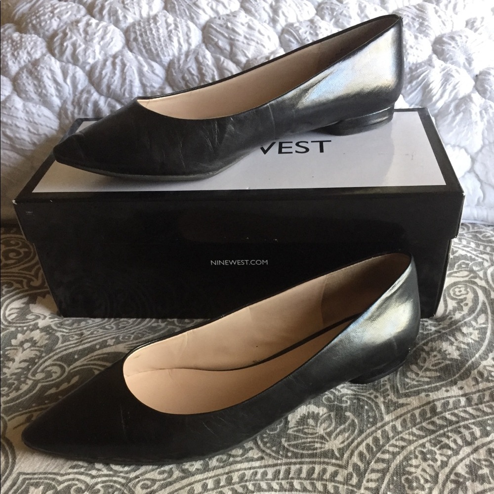 Nine West pointed toed black flats